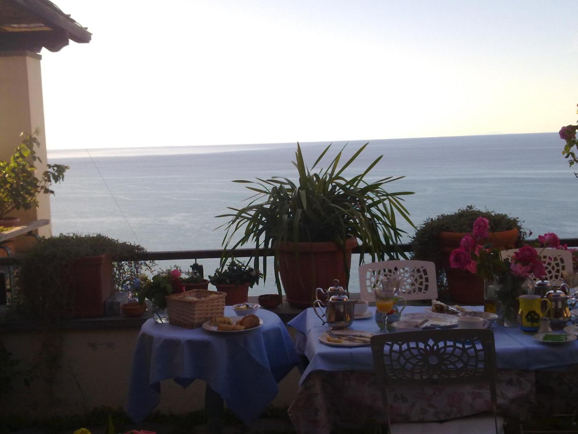 LA SERRA SUL MARE BED & BREAKFAST • MONTEROSSO AL MARE • 3⋆ ITALY • RATES  FROM €188